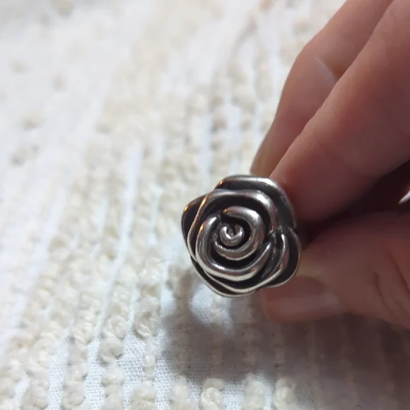 Elegant Silver Rose Ring Sterling Silver Size 6 - Picture 7 of 7